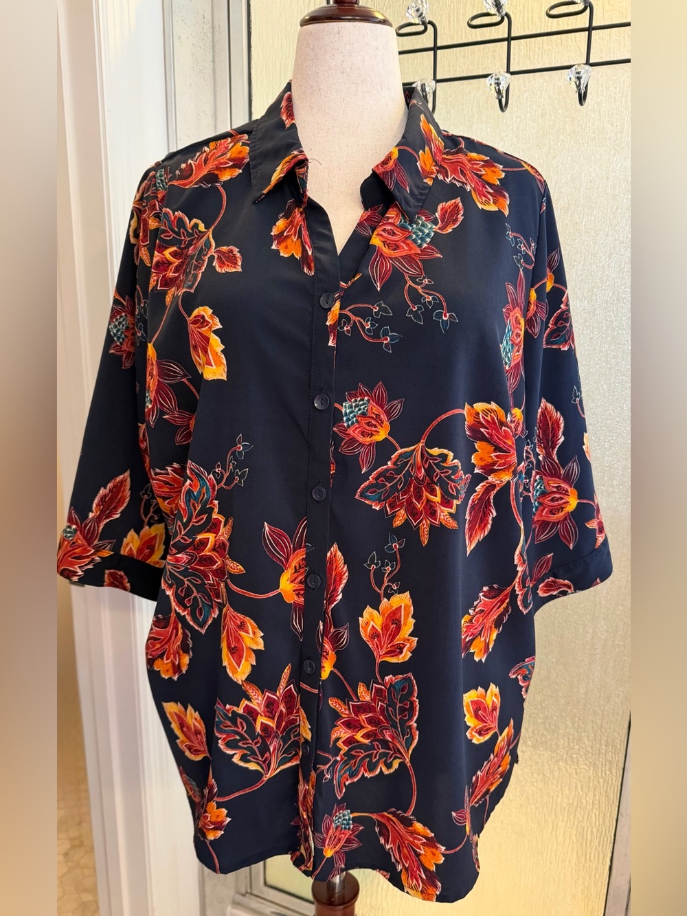 Catherines Black Button-Down Shirt with Red & Orange Floral Print 1XWP $20